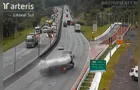 Carreta perde freios e motorista se salva com manobra na BR-376