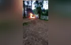 Kombi do transporte escolar pega fogo em Itaiacoca