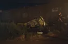 Trem cargueiro destrói carro na entrada da Vila Borato