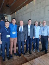Aliel Machado (à esquerda) e os deputados brasileiros foram recebidos pelo embaixador do Brasil em Israel, Gerson de Freitas