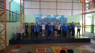 As atividades envolveram apresentações do poema "Água doce, doce água" para a escola e para a comunidade