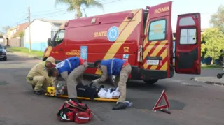Colisão aconteceu no Jardim Carvalho e motociclista sofreu lesões graves