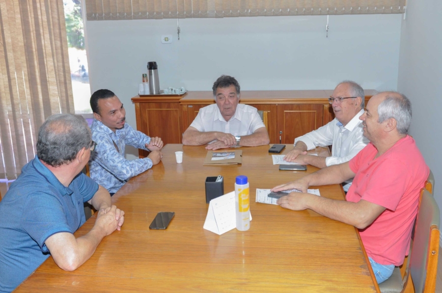 Representantes da gestão municipal estiveram reunidos com o gerente da agência da Copel de Telêmaco Borba, Geraldo Jessé, nesta segunda (10)