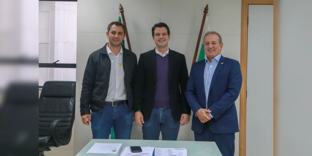 Prefeito Douglas Modesto participou de uma reunião junto ao secretário estadual das Cidades, Eduardo Pimentel, e o deputado Moacyr Fadel
