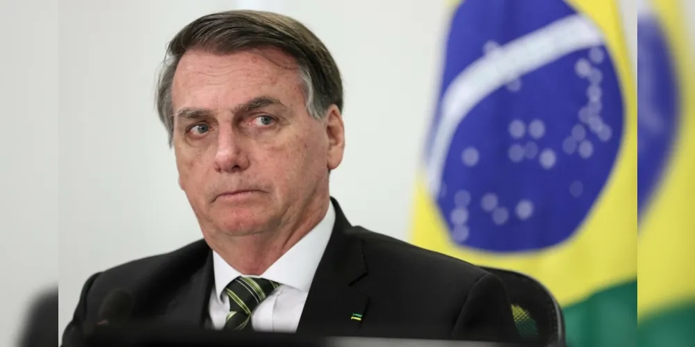 A PF investiga Bolsonaro e outras 15 pessoas por infração de medida sanitária preventiva, associação criminosa, inserção de dados falsos em sistemas de informação e corrupção de menores