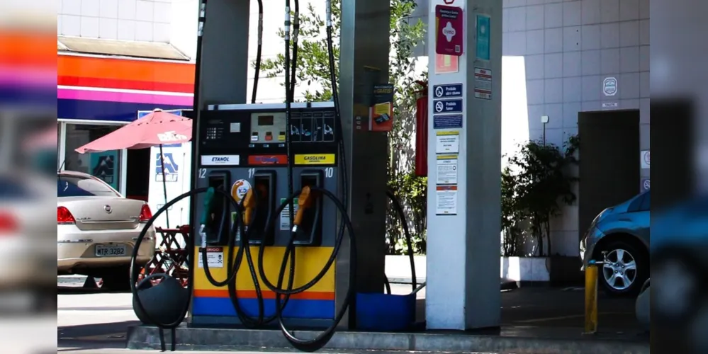 A gasolina que chega ao consumidor final nos postos é obrigatoriamente misturada com etanol anidro
