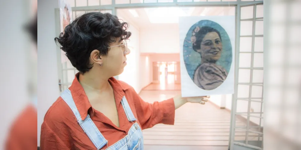 A exposição é composta por imagens de mulheres que moram em Ponta Grossa e se destacaram por feitos históricos