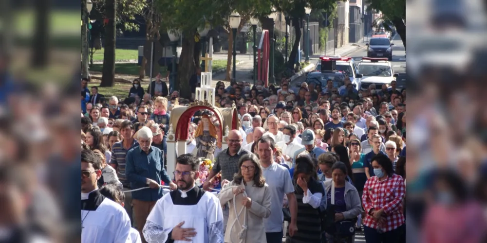 A tradicional procissão na festa de Senhora Sant’Ana será às 10 horas