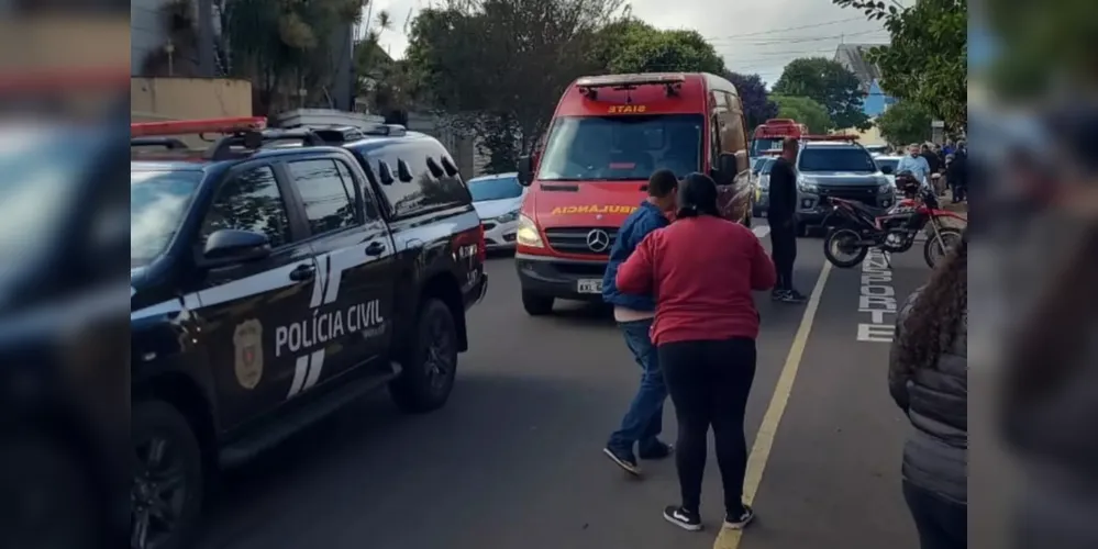 Cerca de 10 viaturas da Polícia Militar do Paraná e do Corpo de Bombeiros estão no local