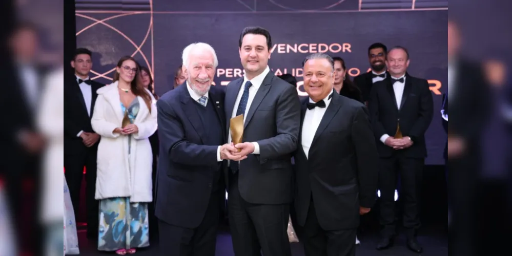 Prêmio Personalidades homenageia 40 pessoas por sua contribuição ao Paraná, em festa oferecida pelo Grupo Ric no Museu Oscar Niemeyer para 360 convidados