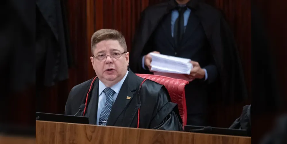 Araújo abriu a sessão divergindo do relator com relação à inclusão da “minuta do golpe”
