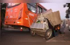 Coletor de recicláveis fica ferido após acidente com ônibus