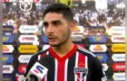 Meia do São Paulo critica árbitro de jogo com o Corinthians: “12 jogadores”