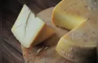 PM aposentado tenta pagar programa com queijo e é detido em MG