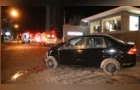 Carro colide contra ambulância que transportava paciente