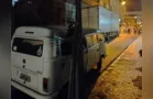 Poste cai em cima de Kombi no Centro de Ponta Grossa