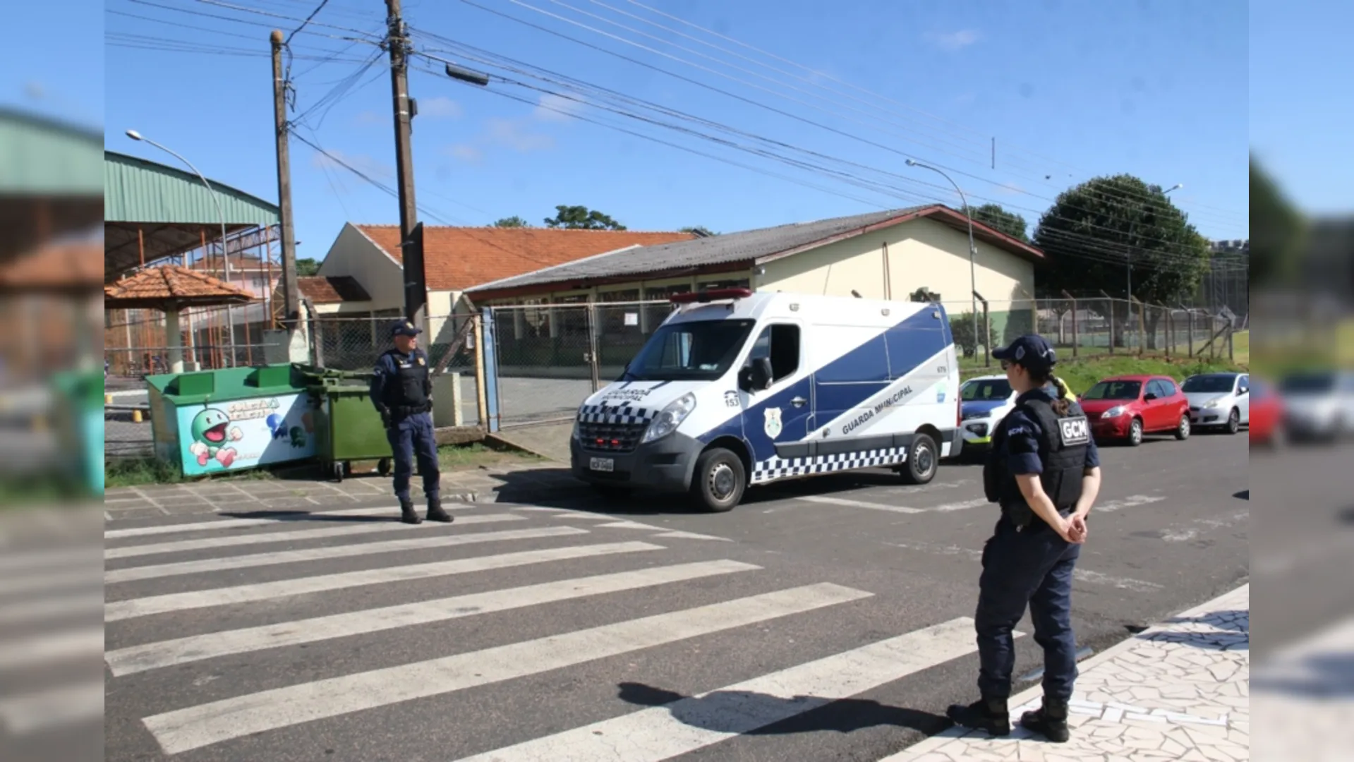 Guarda Municipal acaba com racha entre carros de luxo em Curitiba