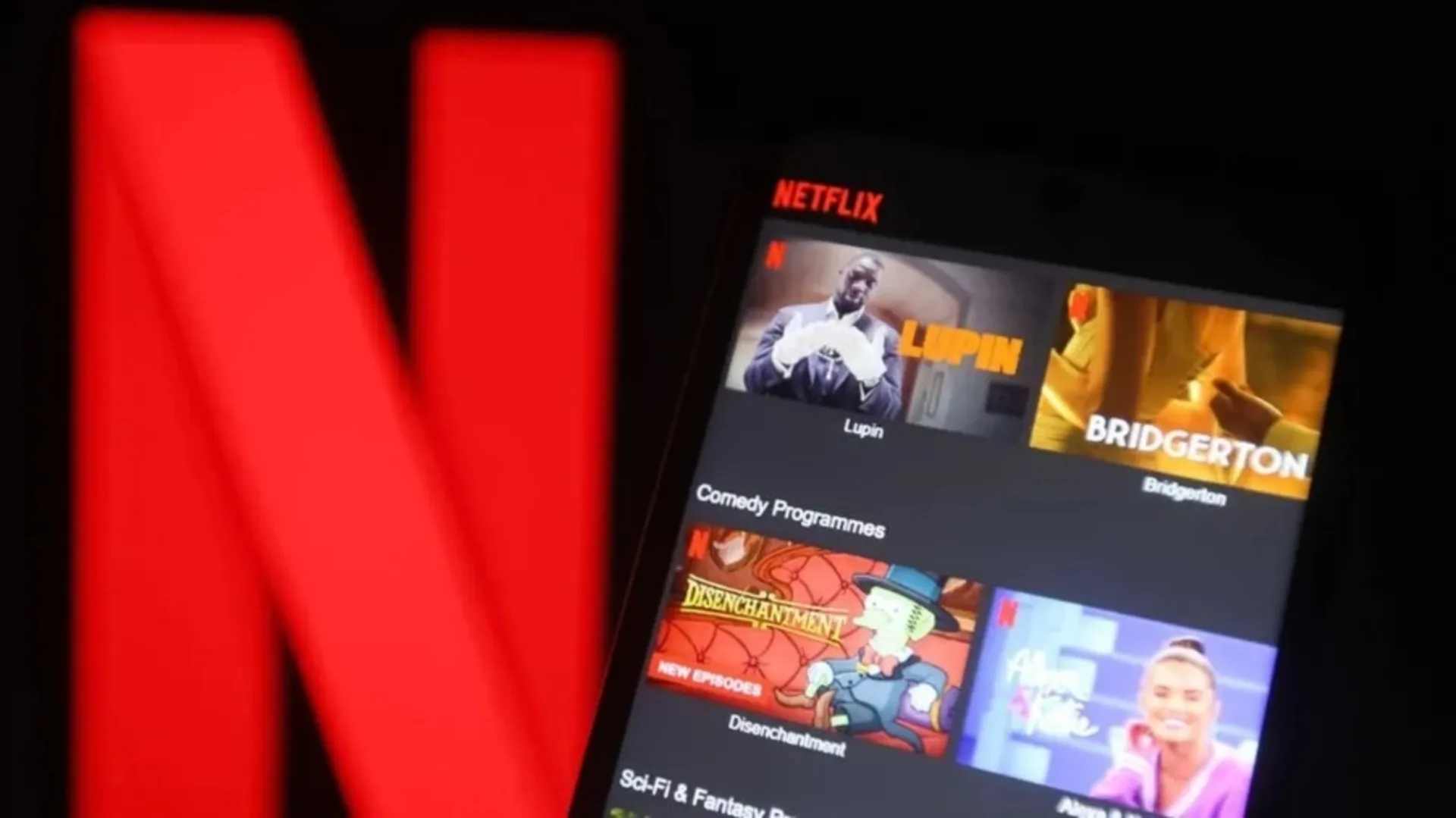 Netflix passa a cobrar R$ 12,90 por cada conta compartilhada