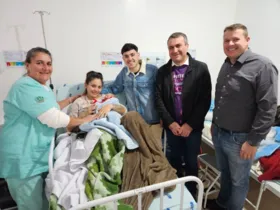 Em visita à maternidade nesta semana, o prefeito Irani Barros (PSD) e o vice-prefeito Potinho (MDB) conheceram o bebê João Miguel Braga da Silva