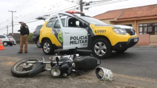 Acidente envolvendo moto e carro aconteceu no bairro da Ronda