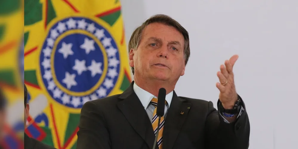 O ministro ainda aplicou multa individual de R$ 55 mil a Bolsonaro e Braga Netto por litigância de má-fé