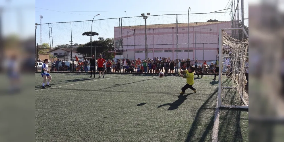 Campeonato de futebol society feminino aconteceu no domingo (06), em Piraí do Sul