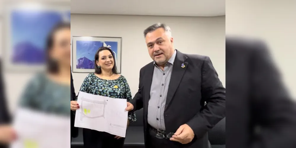 Elisangela Pedroso entregou ao secretário estadual de Saúde, Beto Preto, o manifesto pela prorrogação
