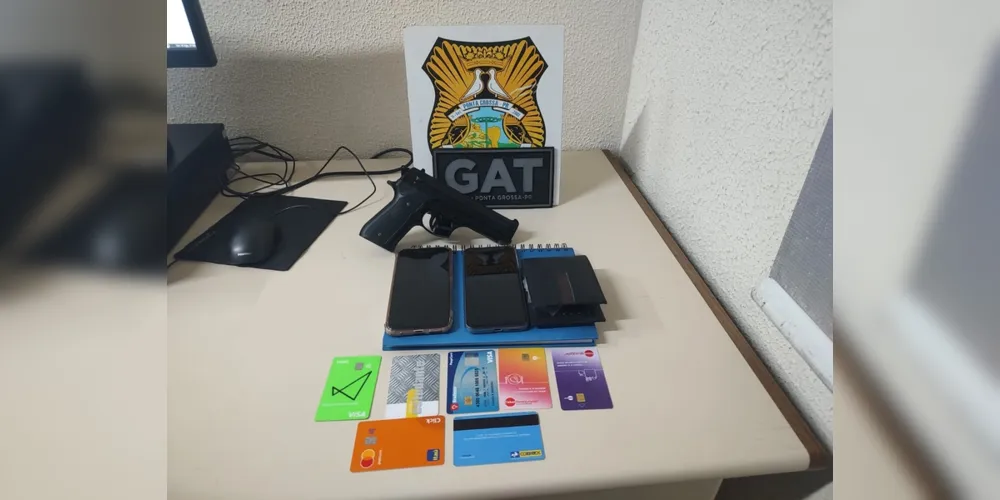 GAT encontrou os aparelhos celulares e cartões de crédito roubados do casal
