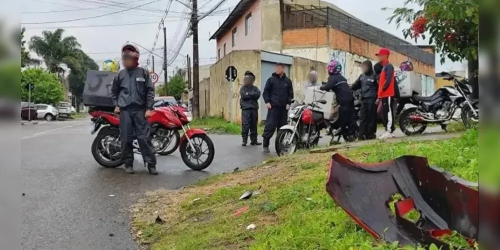 Motoboys protestam após motorista destruir moto de entregador