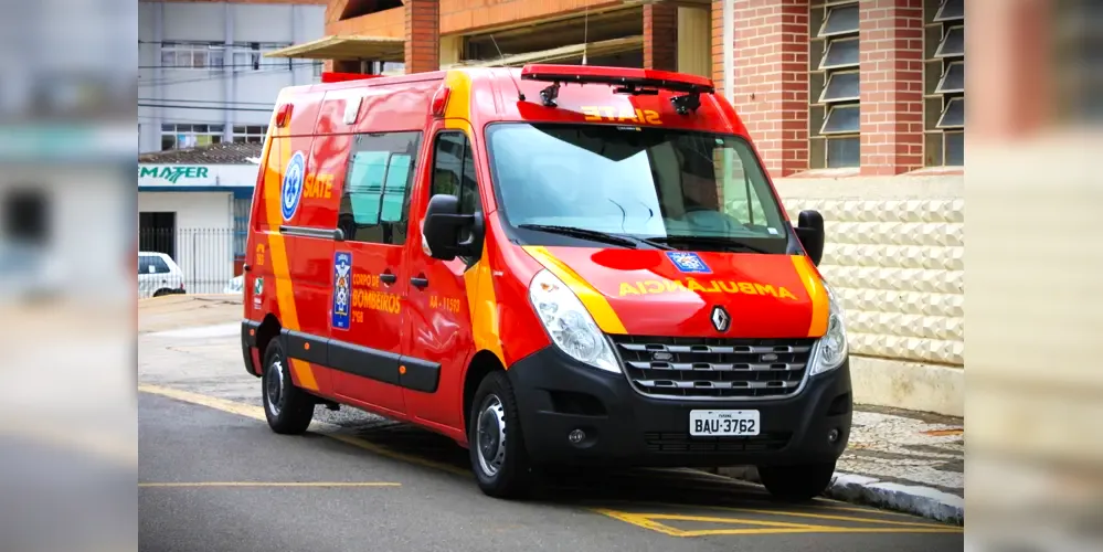 Equipes do Corpo de Bombeiros foram acionadas para atender a ocorrência