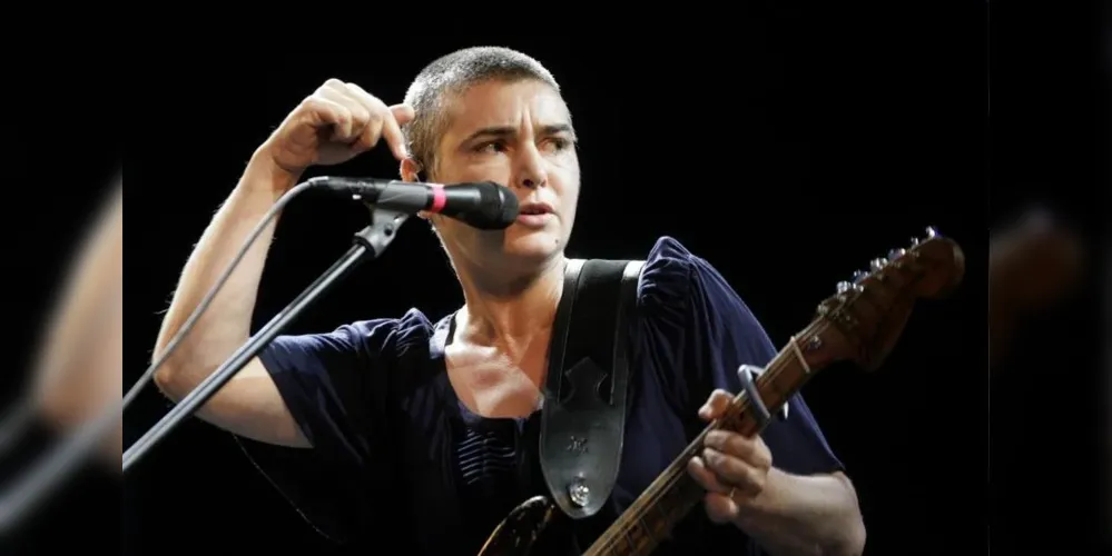 Sinéad O’Connor ficou conhecida em todo o mundo ao produzir uma versão para a balada Nothing Compares 2 U