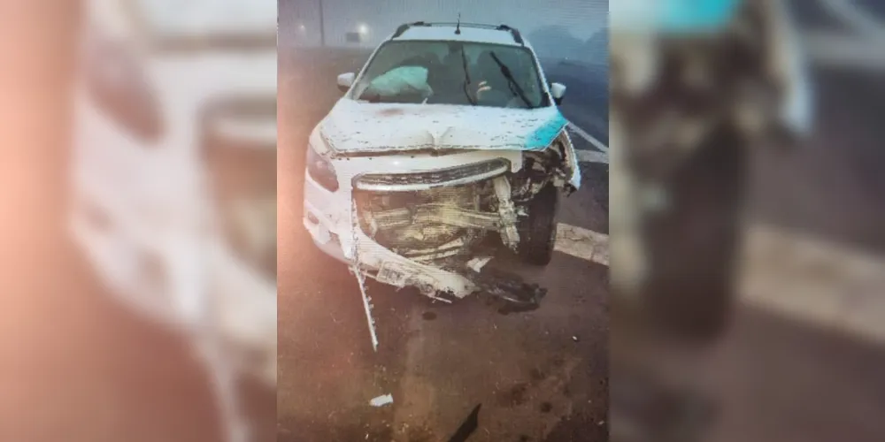 Chevrolet Spin, com placas de Curiúva, foi atingida por um Corsa