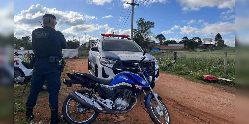 A moto foi furtada neste domingo (27)
