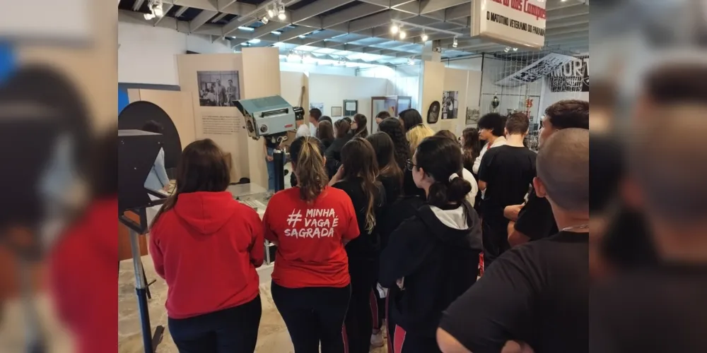 A turma visitou a exposição 'Duzentos' como parte das atividades