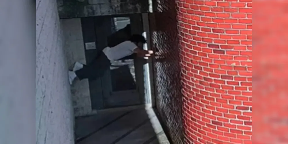 Danilo Cavalcante, de 1,80 metro de altura, esticou o seu corpo na parede de tijolos e nos blocos de concreto até subir ao telhado da prisão e escapar