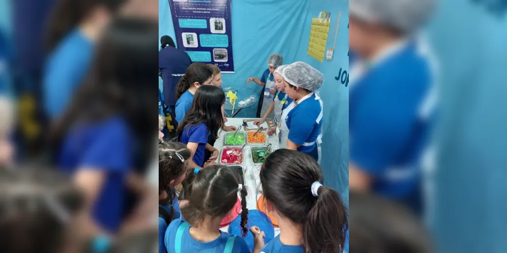 Durante as atividades, os alunos aprenderam a preparar receitas saudáveis