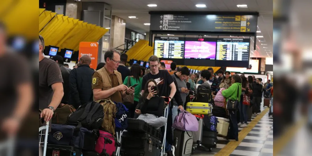 O Aeroporto de Congonhas, na capital paulista, teve 16 cancelamentos de decolagens e aterrissagens nesta manhã de sábado (26)
