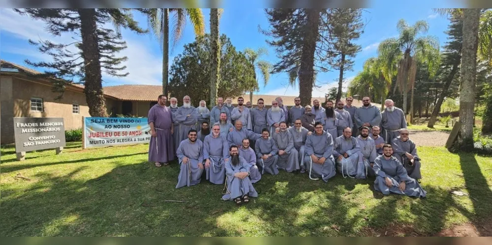 Ao todo, mais de 600 pessoas acompanharam a missa presidida pelo bispo Dom Sergio Arthur Braschi, na matriz da Paróquia São Pedro Apóstolo, no Bairro Sabará