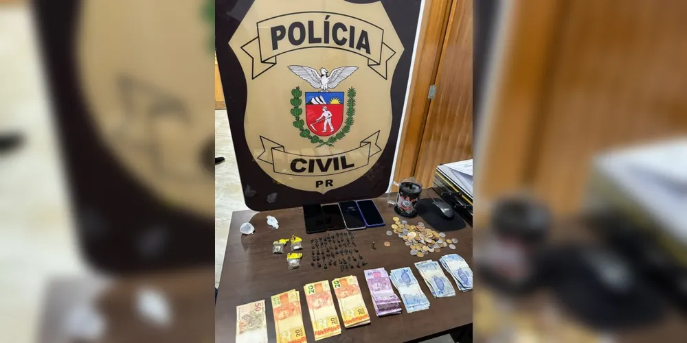 Polícia encontrou droga, dinheiro e celulares na casa do possível traficante