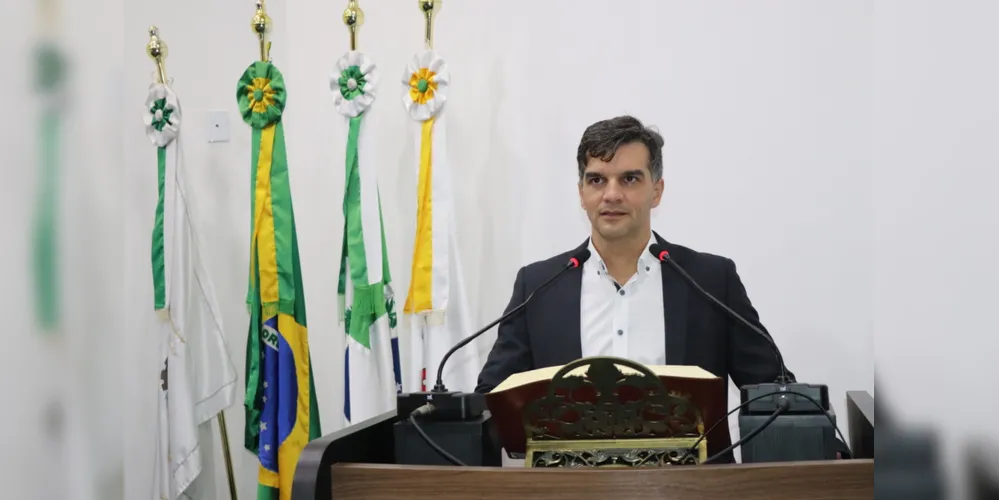 João Almeida Júnior: “as novas lâmpadas ajudam a reduzir o consumo de energia elétrica e conferem maior segurança para a população”