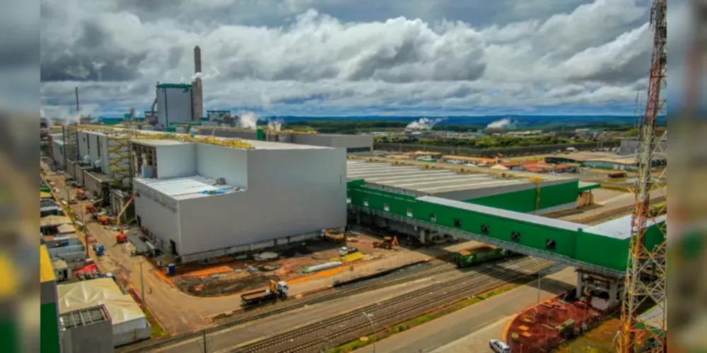 Unidade recebeu o maior investimento privado da história do Paraná; nova máquina tem capacidade de produção de 460 mil toneladas anuais