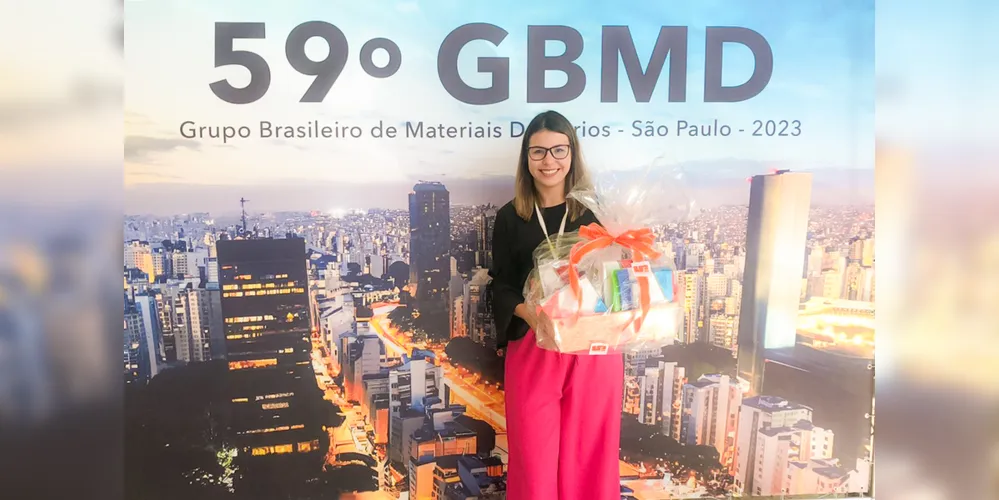 O prêmio foi recebido em julho, em São Paulo, no evento que reúne pesquisadores brasileiros na área de materiais dentários