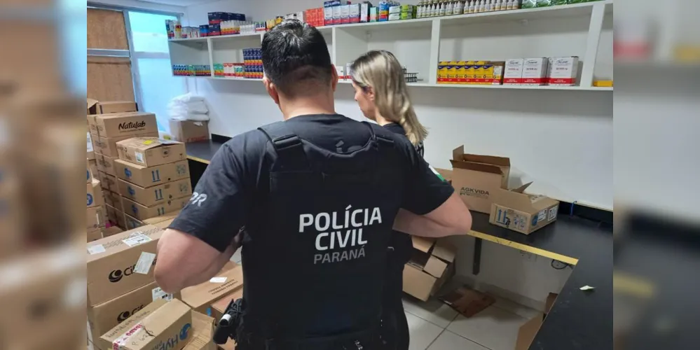 A Polícia Civil do Paraná (PCPR) está nas ruas desde as primeiras horas da manhã desta terça-feira (12) para cumprir 16 mandados de busca e apreensão contra um grupo criminoso responsável por fraudar uma licitação de medicamentos