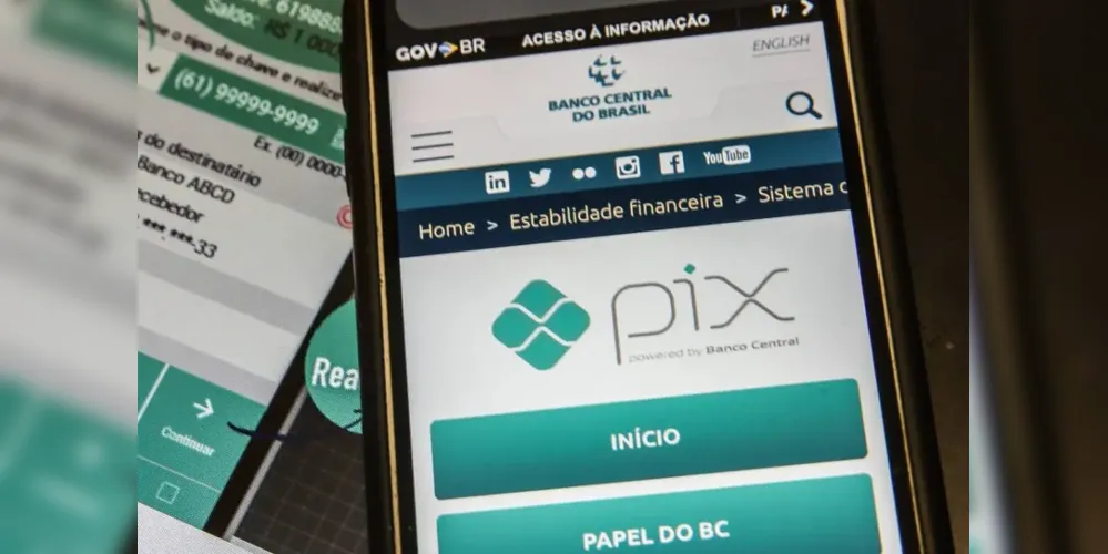O Pix, sistema de pagamentos instantâneos criado pelo Banco Central, foi lançado no Brasil em 2020