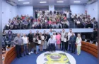 Visita da FMS na Câmara tem homenagens e polêmica em PG