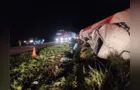 Caminhão sai da pista, tomba e motorista morre na BR-277