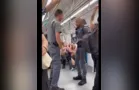 Seguranças dançam ao som de Bruno Mars em metrô de SP