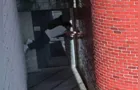 Brasileiro escala parede para fugir de prisão nos EUA; veja vídeo
