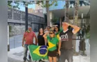 Apoiadores batem continência em hospital onde está Bolsonaro