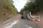 Caminhão tomba em Nova Tebas e deixa pessoa ferida